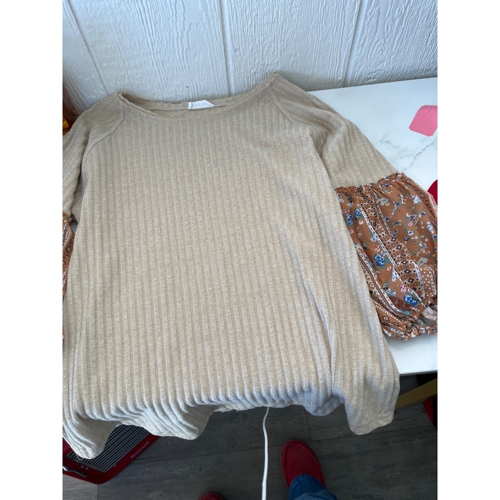 Plum Suede Women's‎ Knit Top Beige Colorblock Print Sleeve Size S